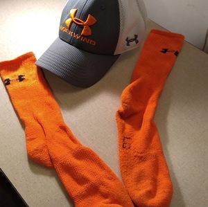 Men's Under Armour fitted hat size Small/Medium Under Armour socks size Large